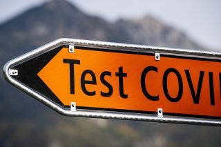 Avec la révision de la loi sur les épidémies, le Conseil fédéral veut mieux gérer les crises futures de santé publique. KEYSTONE/JEAN-CHRISTOPHE BOTT